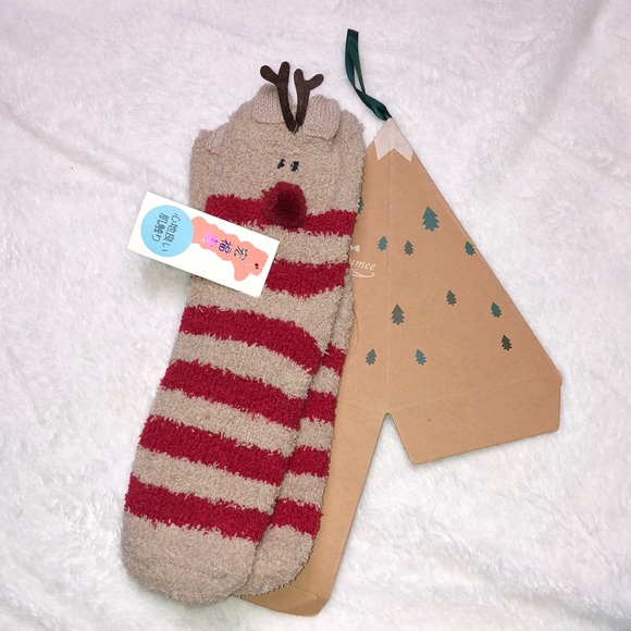 Reindeer fuzzy socks one size with ornament box - Picture 4 of 7